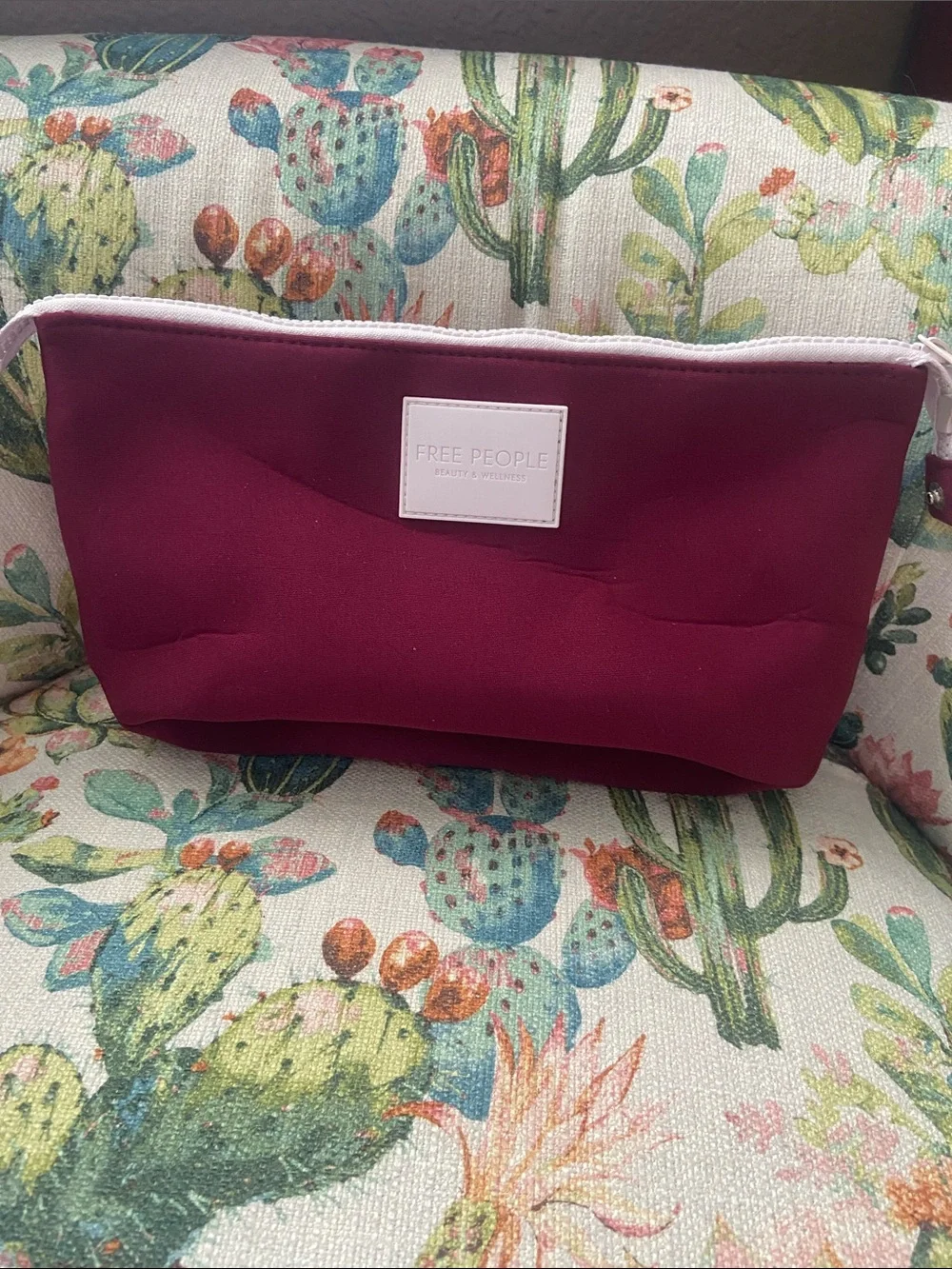 Free People Beauty & Wellness Maroon White Dopp Toiletries Zip Bag Pouch New